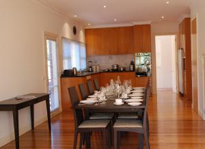 Business For Sale Elwood Victoria