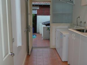 Business For Sale Elwood Victoria